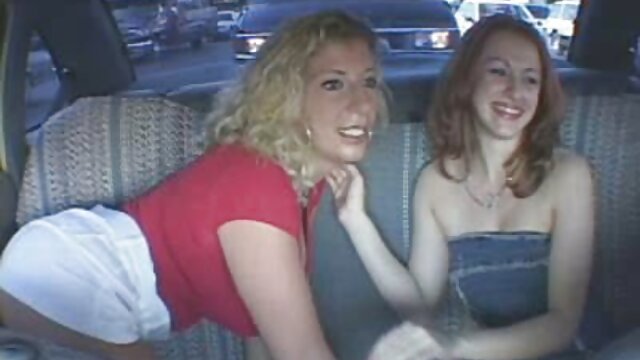 Busty Milf cho xlxx học sinh một đôi handjob